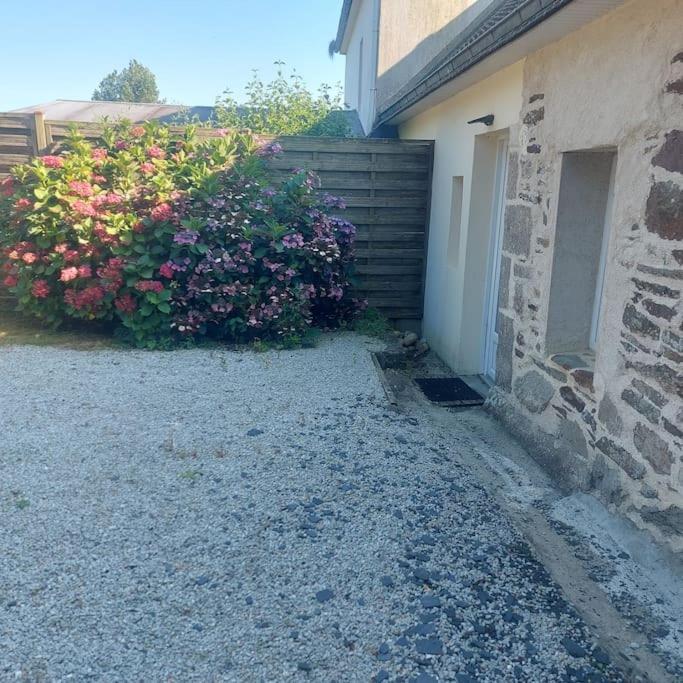 Penty Typique Kercab Dans Un Ancien Moulin Plomodiern Exterior foto